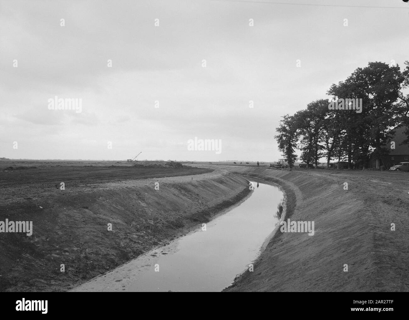 Normalizzazione di ruscelli, scavando e smorzando fossati, posa fognatura, subacquei e giardinaggio, tubi, nuovo, Gasselterboerveen Data: Unundated Località: Gasselterboerveen Parole Chiave: Subacquei e giardinaggio, scavando e smorzando fossati, posa fognatura, tubi, nuovo, normalizzazione dei flussi Foto Stock