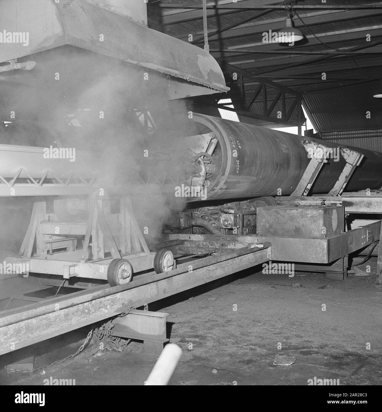 NPC, pipeline, pulizia, Inside Data: 1965 Parole Chiave: Inside, npc, pipeline, pulizia Foto Stock