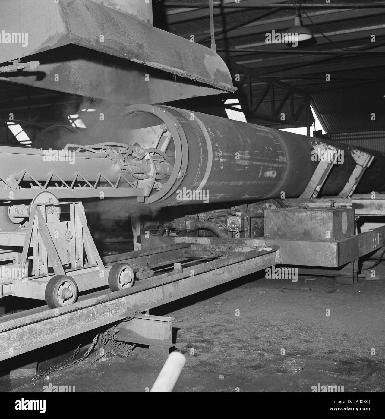 NPC, pipeline, pulizia, Inside Data: 1965 Parole Chiave: Inside, npc, pipeline, pulizia Foto Stock