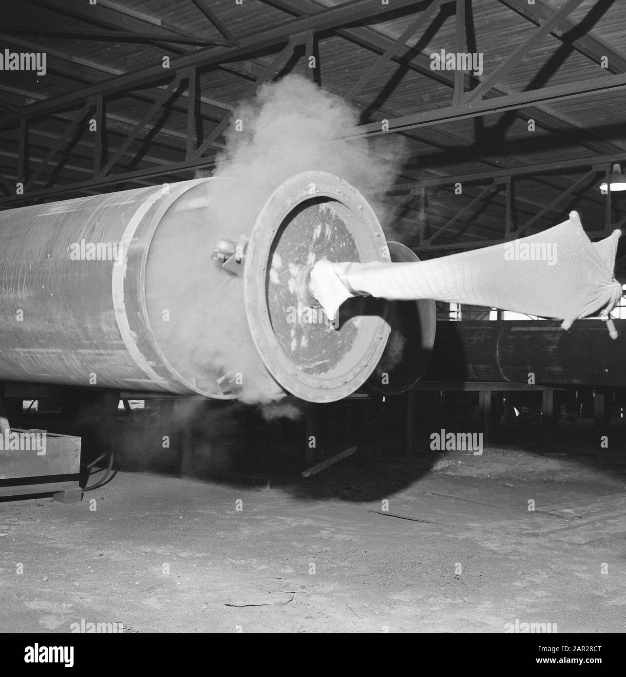 NPC, pipeline, pulizia, Inside Data: 1965 Parole Chiave: Inside, npc, pipeline, pulizia Foto Stock