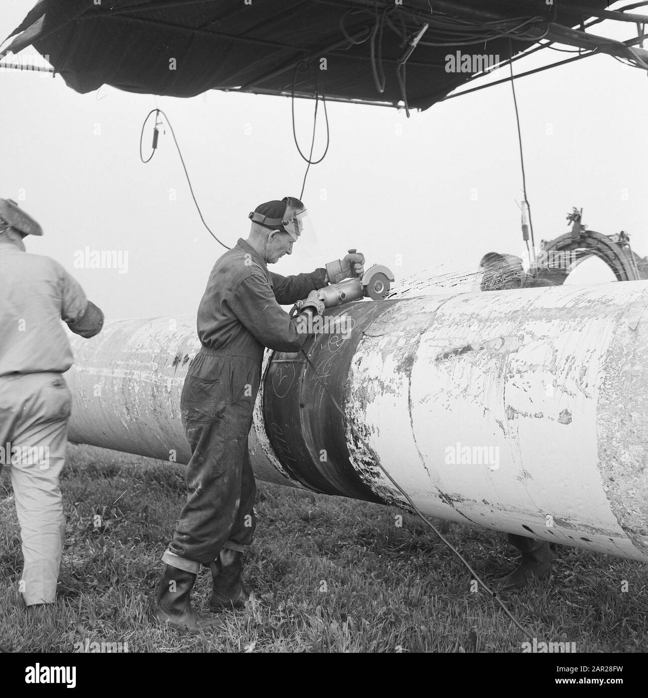 NPC, tubazioni, cordoni di saldatura per smerigliatura Data: 1965 Parole Chiave: NPC, tubazioni, cordoni di saldatura per smerigliatura Foto Stock
