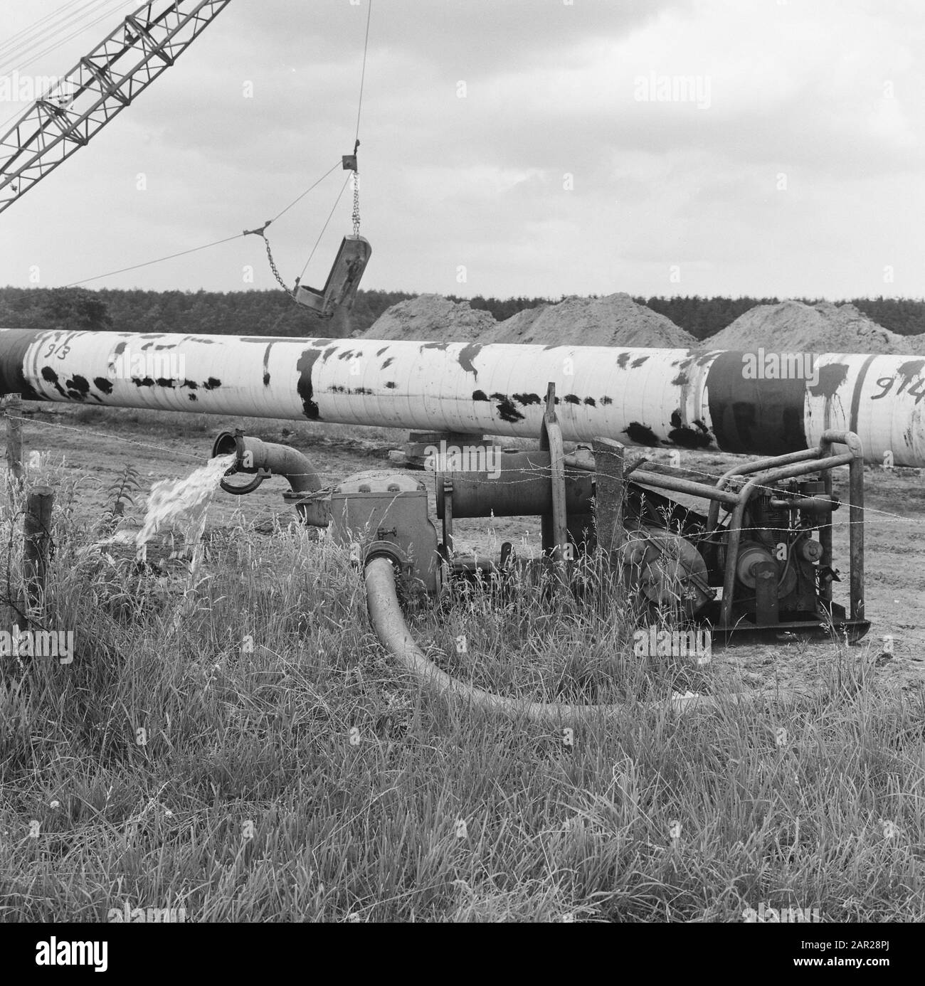NPC, gasdotti, fresatura a molla orizzontale, alette intermedie, pompe a stantuffo, motori diesel, pompa a stantuffo a doppia azione geho, hartz motore diesel Data: Luglio 1967 posizione: Ponte bar Parole Chiave: Motori diesel, linee di gas, maling sorgente orizzontale, npc, pompe a stantuffo, intercalari nome persona: Pompa a stantuffo a doppia azione geho, motore diesel hartz Foto Stock