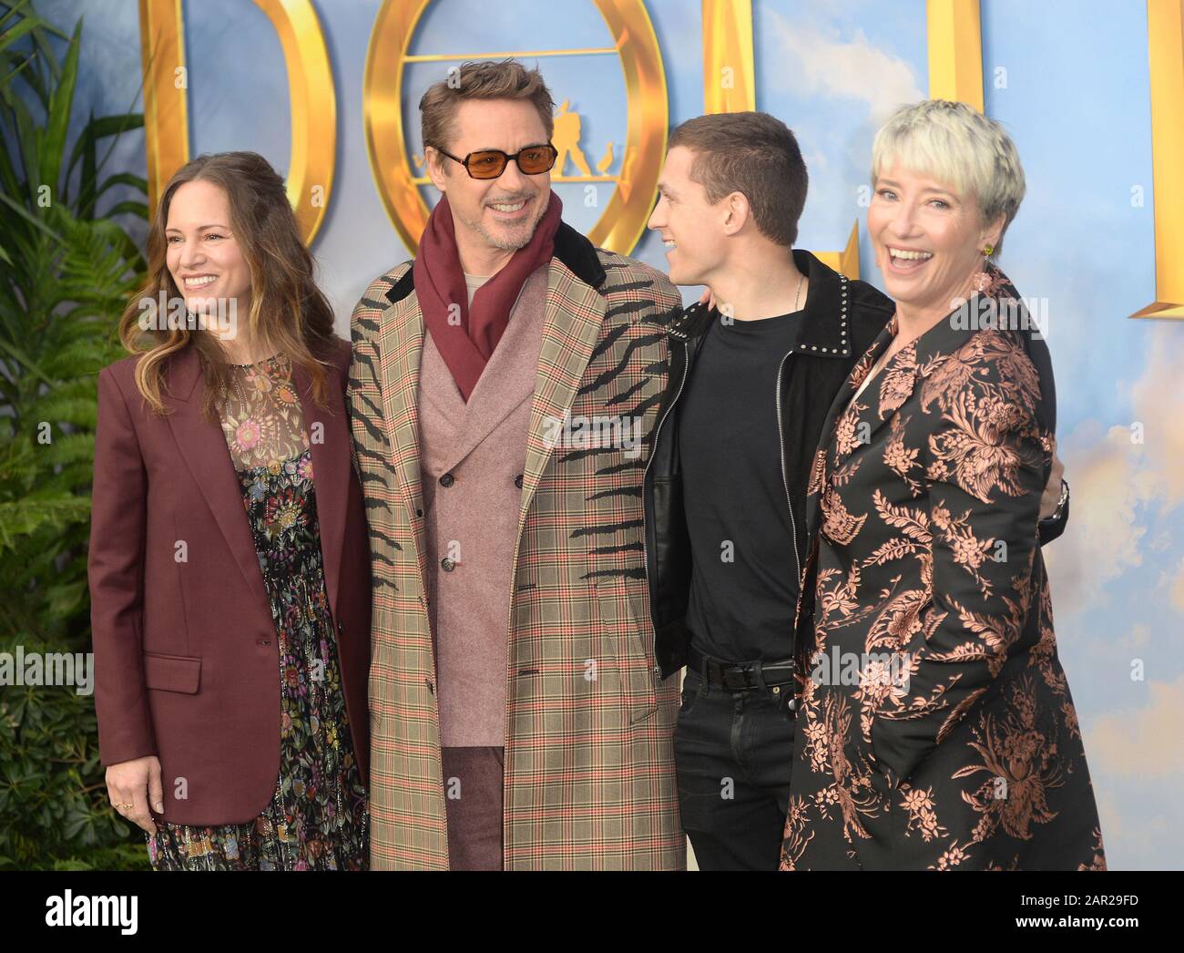 La Foto Deve Essere Accreditata ©Alpha Press 078237 25/01/2020 Susan Downey Robert Downey Jr Tom Holland E Emma Thompson Dolittle Screening Al Cineworld Leicester Square Di Londra Foto Stock