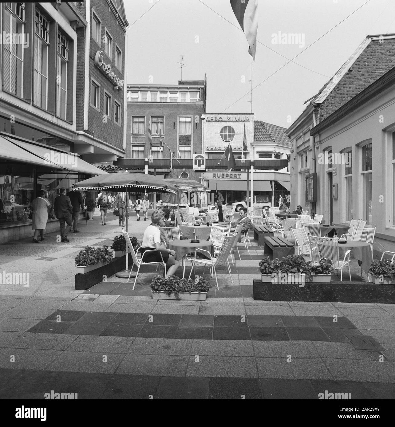 Shopping Passages Data: 1973 Località: Hengelo, Overijssel Parole Chiave: Shopping passages Foto Stock