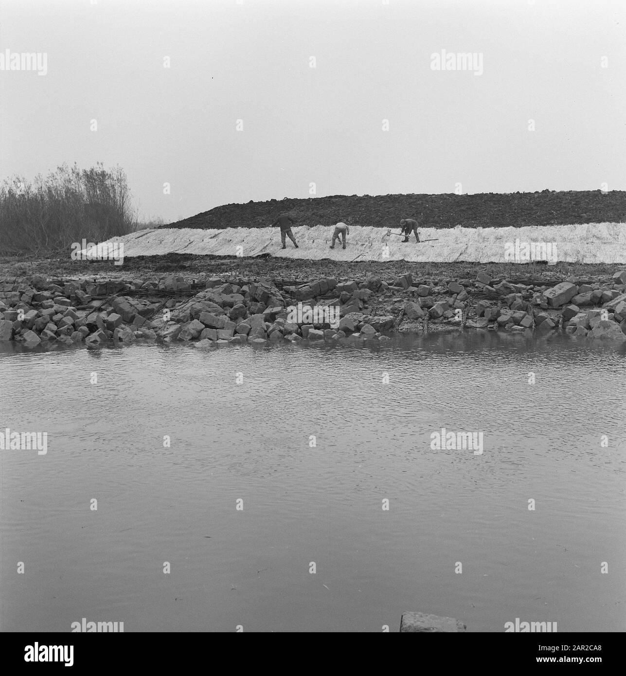 Creek closures, Silver Mats, biesbosch Data: 1968 Località: Noord-Brabant Parole Chiave: Creek closures, Silver Mats Nome personale: Biesbosch Foto Stock Creek closures, Silver Mats, biesbosch Data: 1968 Località: Noord-Brabant Parole Chiave: Creek closures, Silver Mats Nome personale: Biesbosch Foto Stock