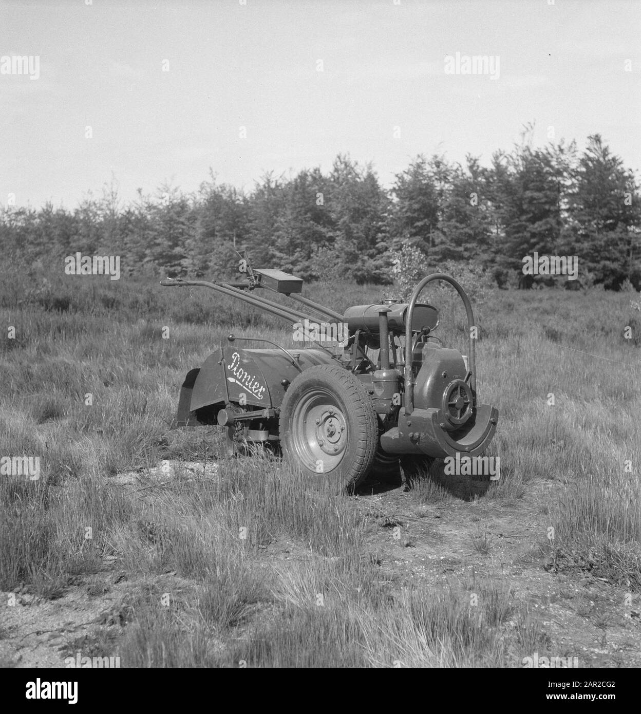 Motorploeg (Donier) Data: Parole Chiave dense: Ploegen Foto Stock
