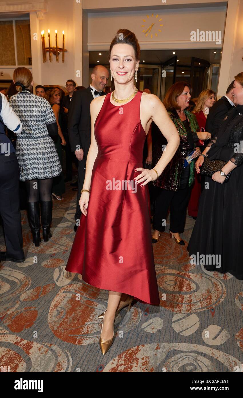 Amburgo, Germania. 25th Gen 2020. Anja Reschke, giornalista, arriva al 71st Hamburg Press Ball presso l'Hotel 'Atlantic'. Credito: Georg Wendt/Dpa/Alamy Live News Foto Stock