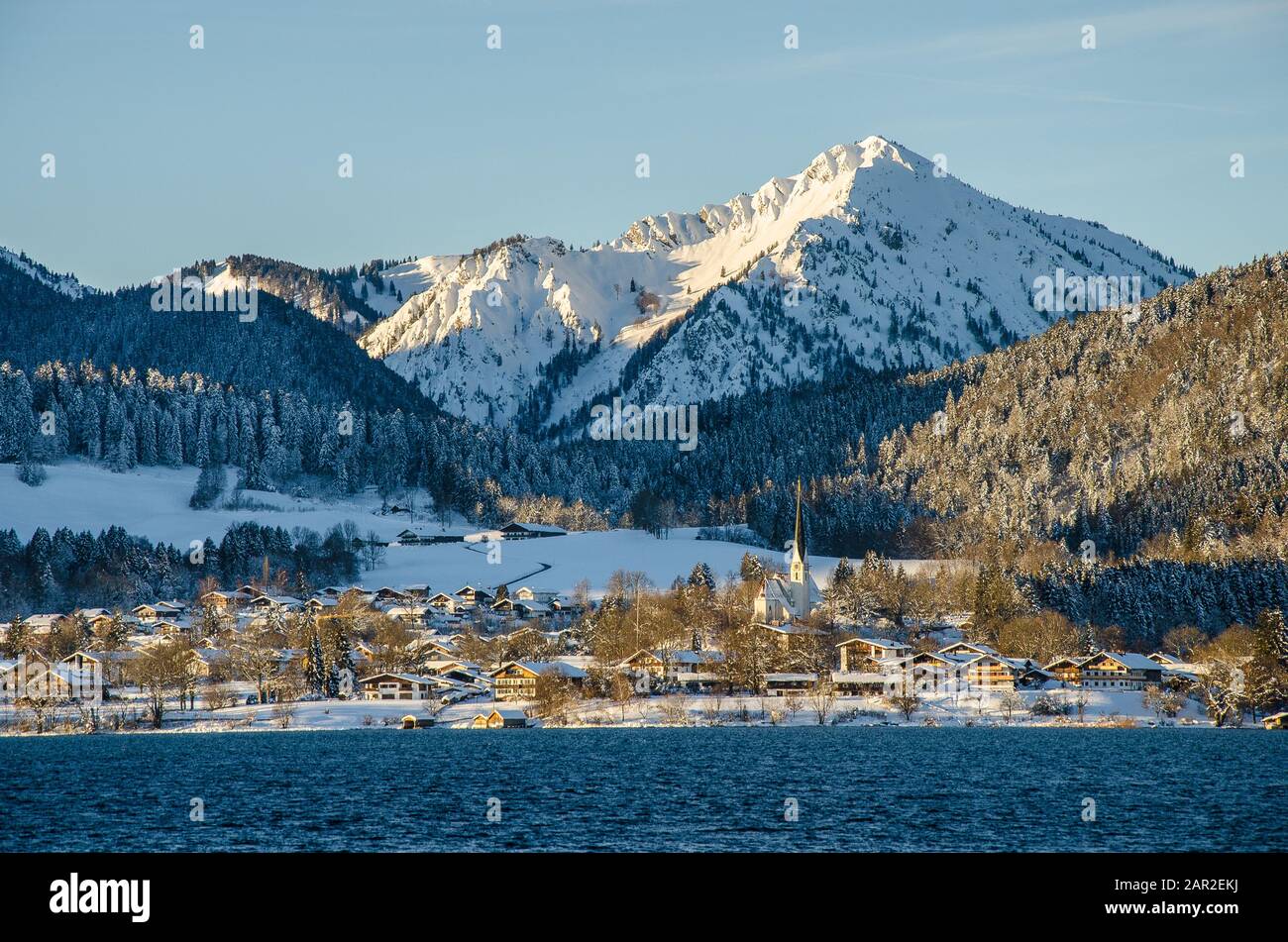 Tempo perfetto, buone prospettive e condizioni di pendenza perfette - tutto questo ha il Tegernsee come una zona di sport invernali ha da offrire. Foto Stock