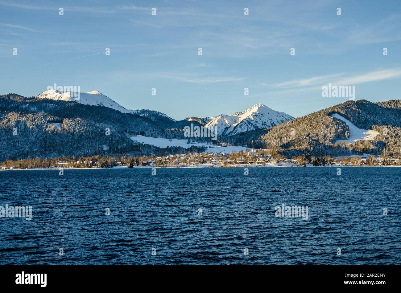 Tempo perfetto, buone prospettive e condizioni di pendenza perfette - tutto questo ha il Tegernsee come una zona di sport invernali ha da offrire. Foto Stock