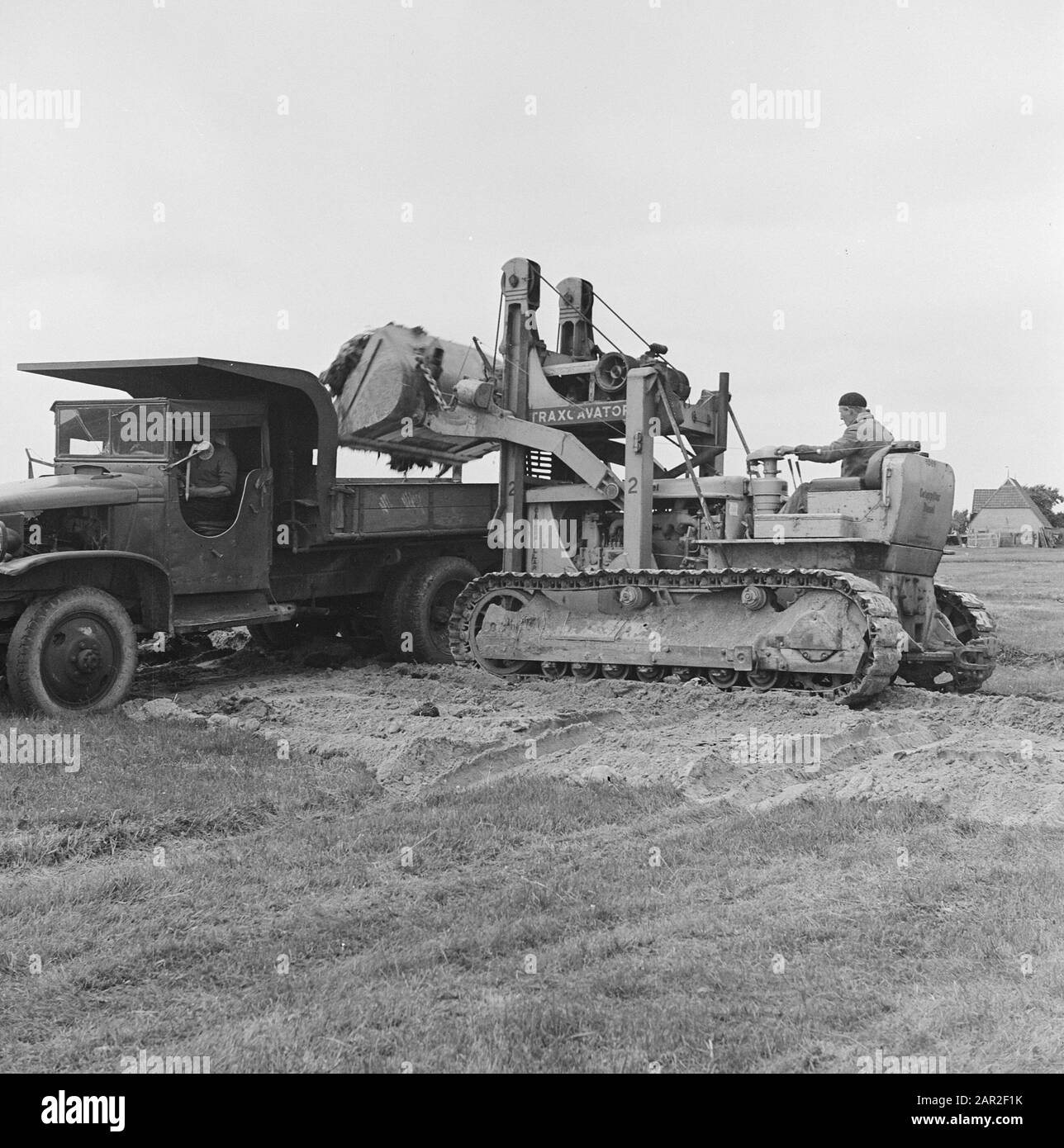 Dissodamento, lavoratori, attrezzi, camion Data: Parole Chiave non date: Lavoratori, dissodamento, camion, attrezzi Foto Stock