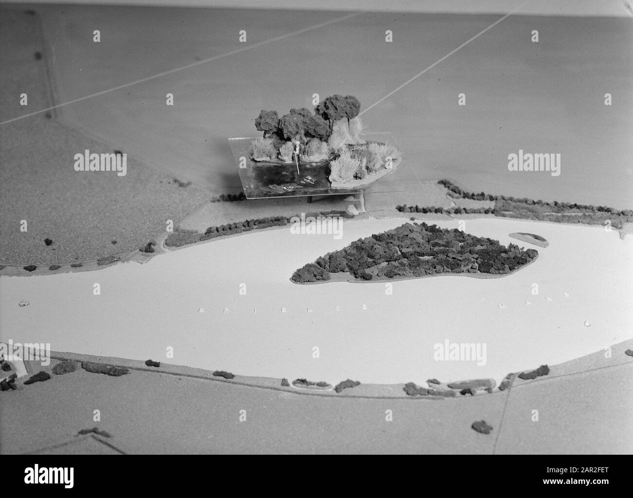 Mostre, stand Data: Aprile 1957 Località: Zuid-Holland, Zwartewaal Parole Chiave: Stand, mostre Foto Stock