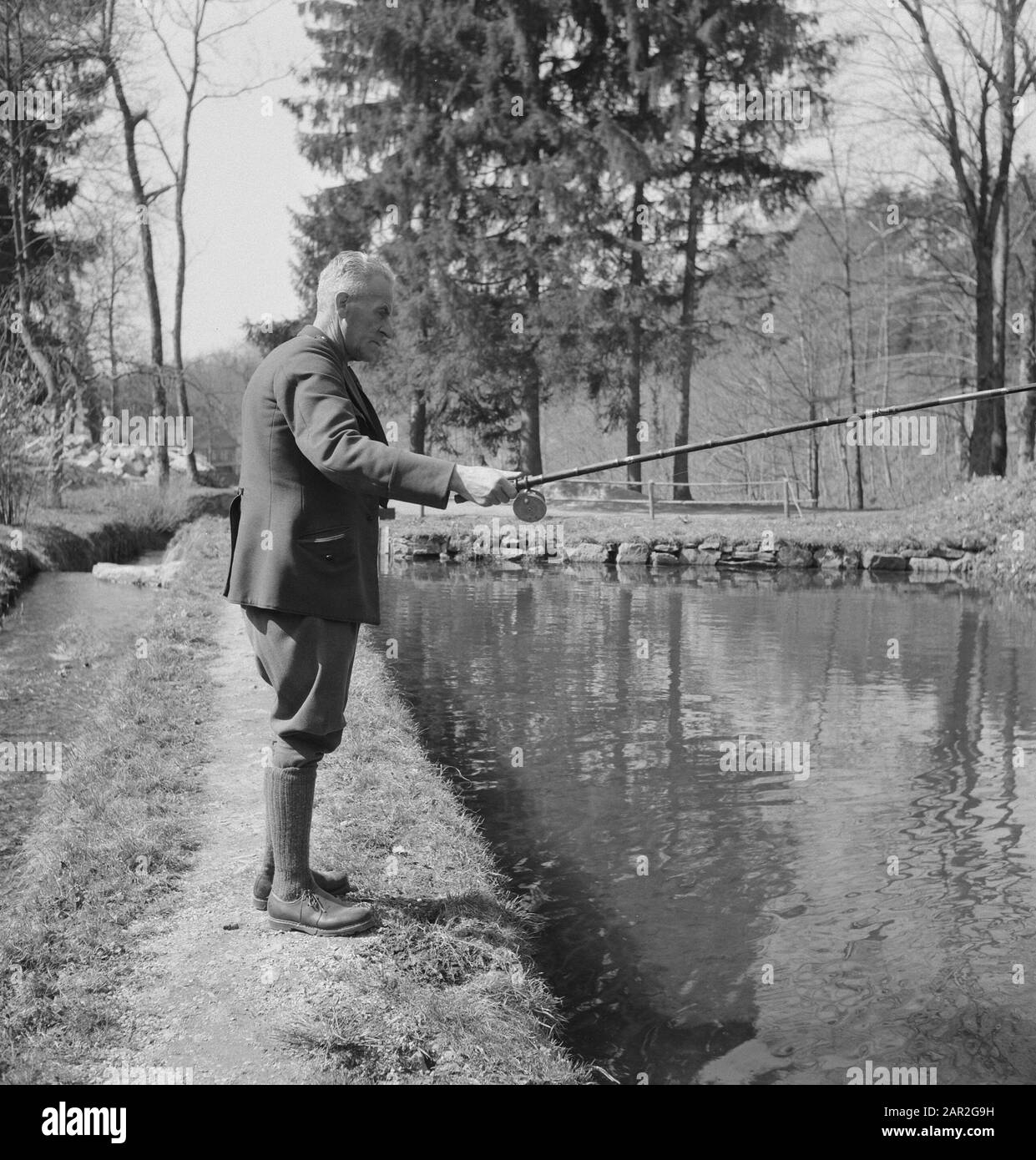 Uomini, stagni, pesca Data: Parole Chiave dense: Pesca, uomini, stagni Foto Stock