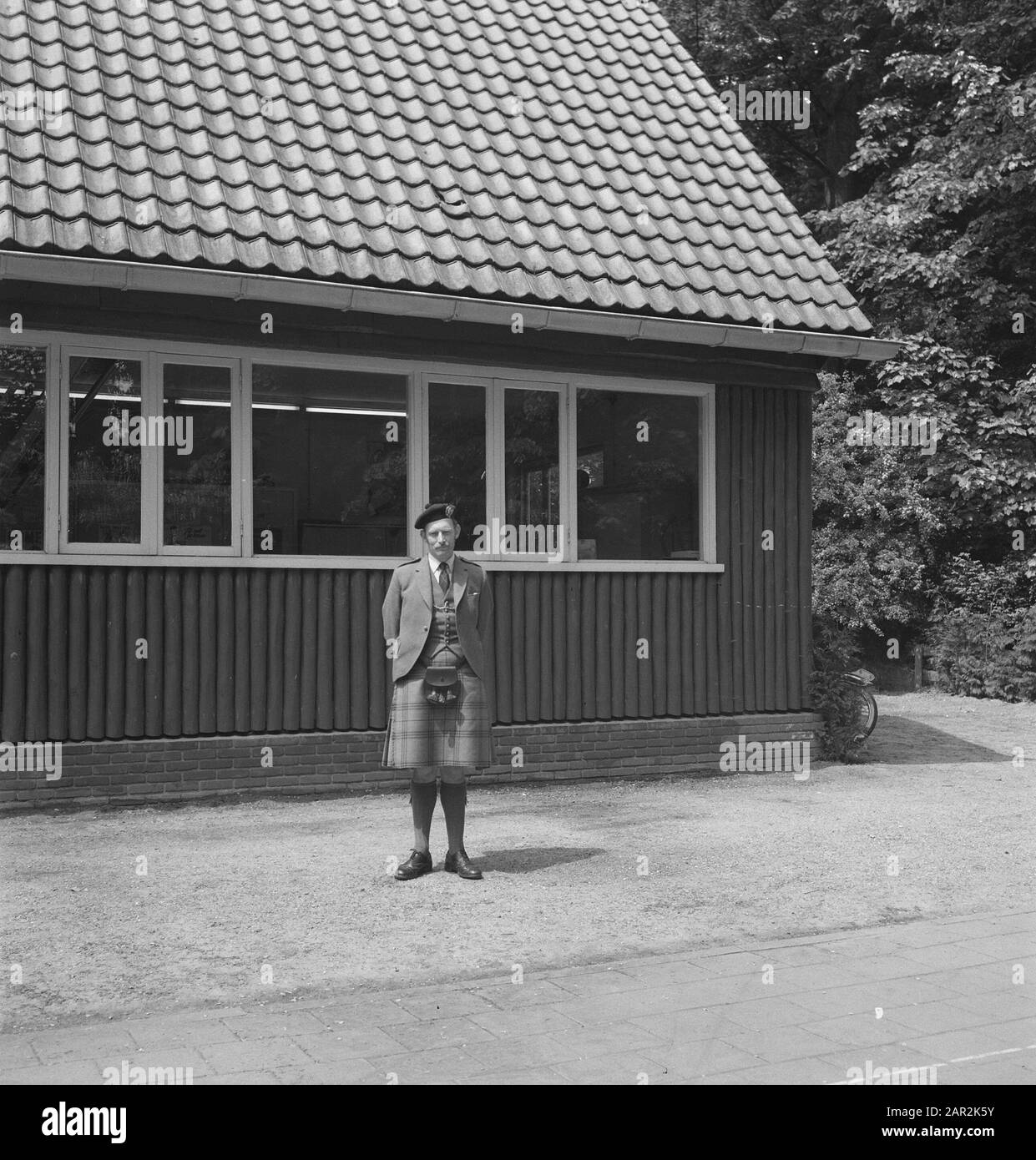 Uomini, edifici, costumi, scottish kilt Data: Parole Chiave non date: Edifici, costume, uomini Nome personale: Scottish kilt Foto Stock