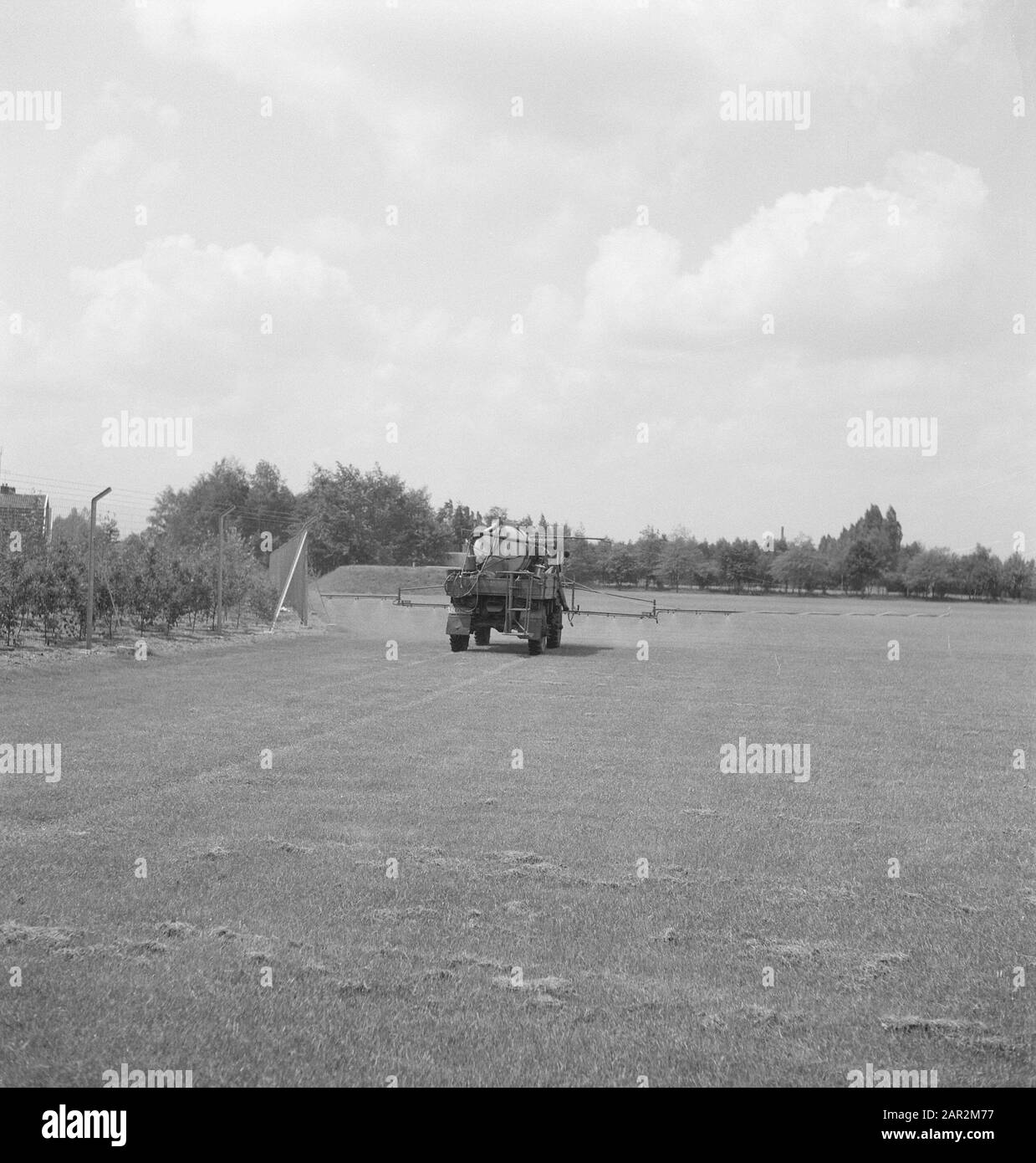 Prati, sistemi di irrorazione, automobili a spruzzo Data: Parole Chiave non date: Prati, irroratrici, automobili a spruzzo Foto Stock Prati, sistemi di irrorazione, automobili a spruzzo Data: Parole Chiave non date: Prati, irroratrici, automobili a spruzzo Foto Stock