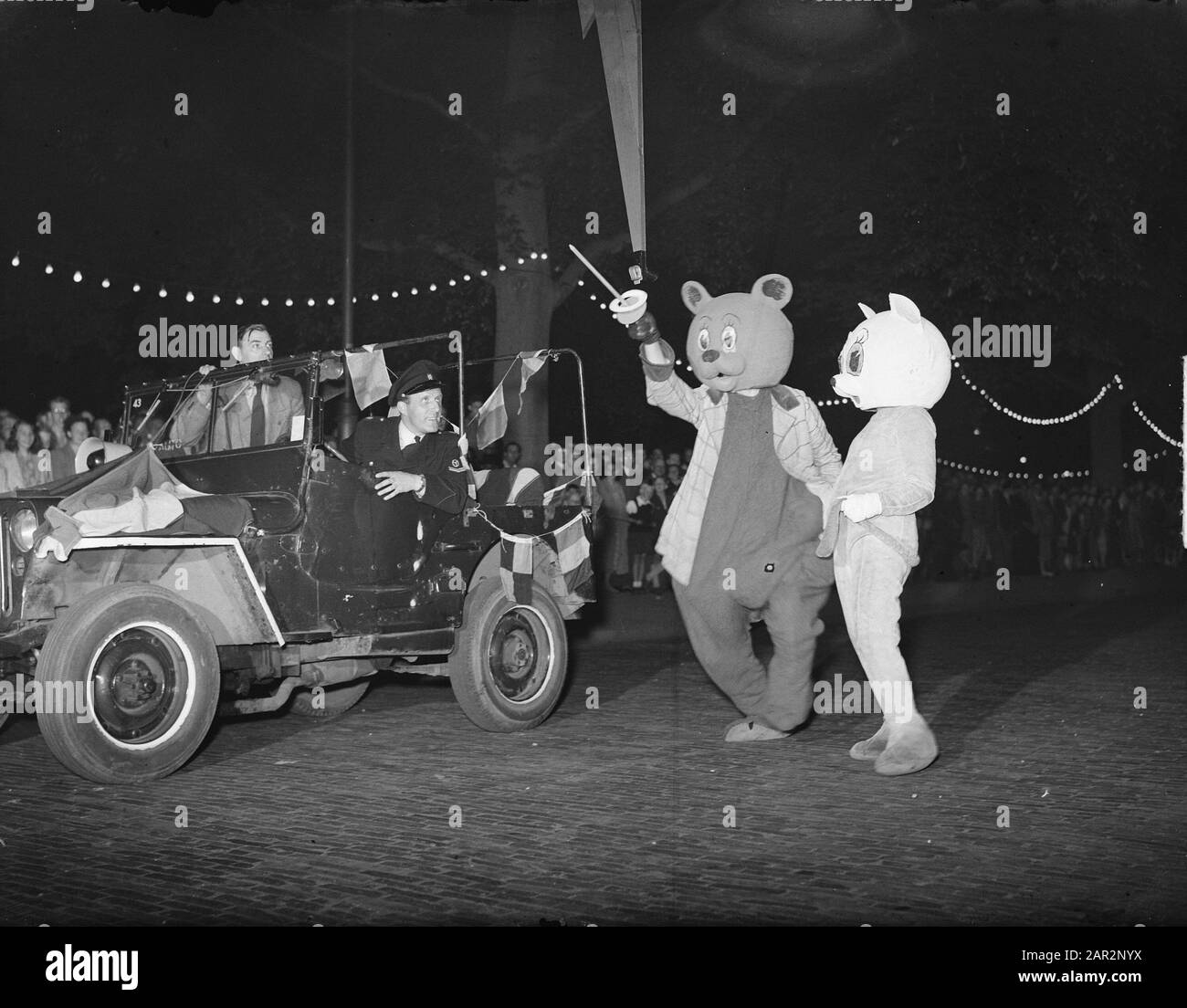 Punti ad anello sulla piazza del museo Data: 30 giugno 1950 Parole Chiave: RingTICLE Foto Stock