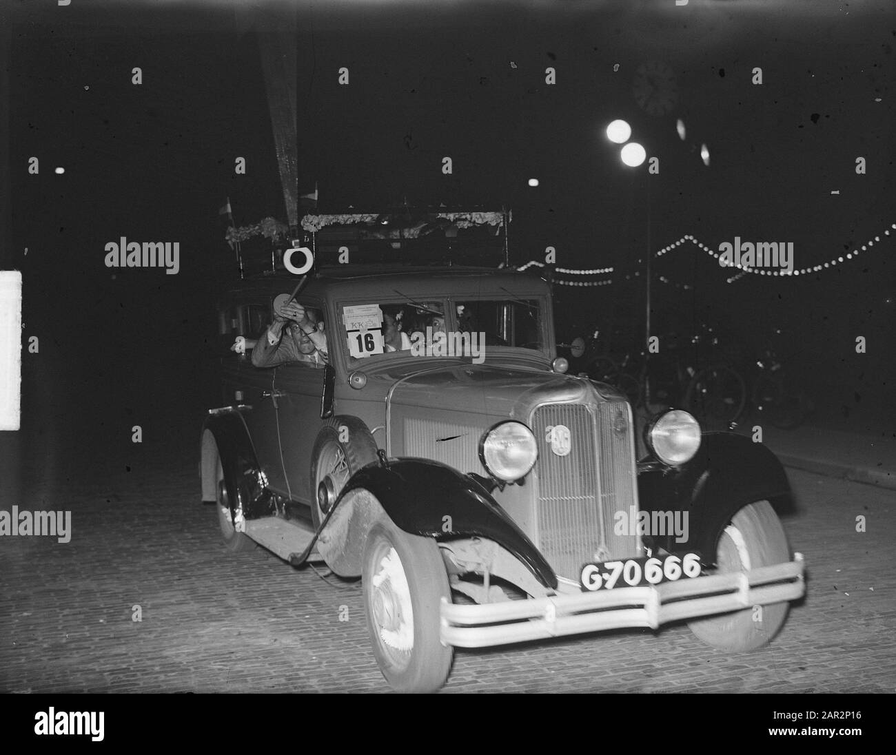 Punti ad anello sulla piazza del museo Data: 30 giugno 1950 Parole Chiave: RingTICLE Foto Stock