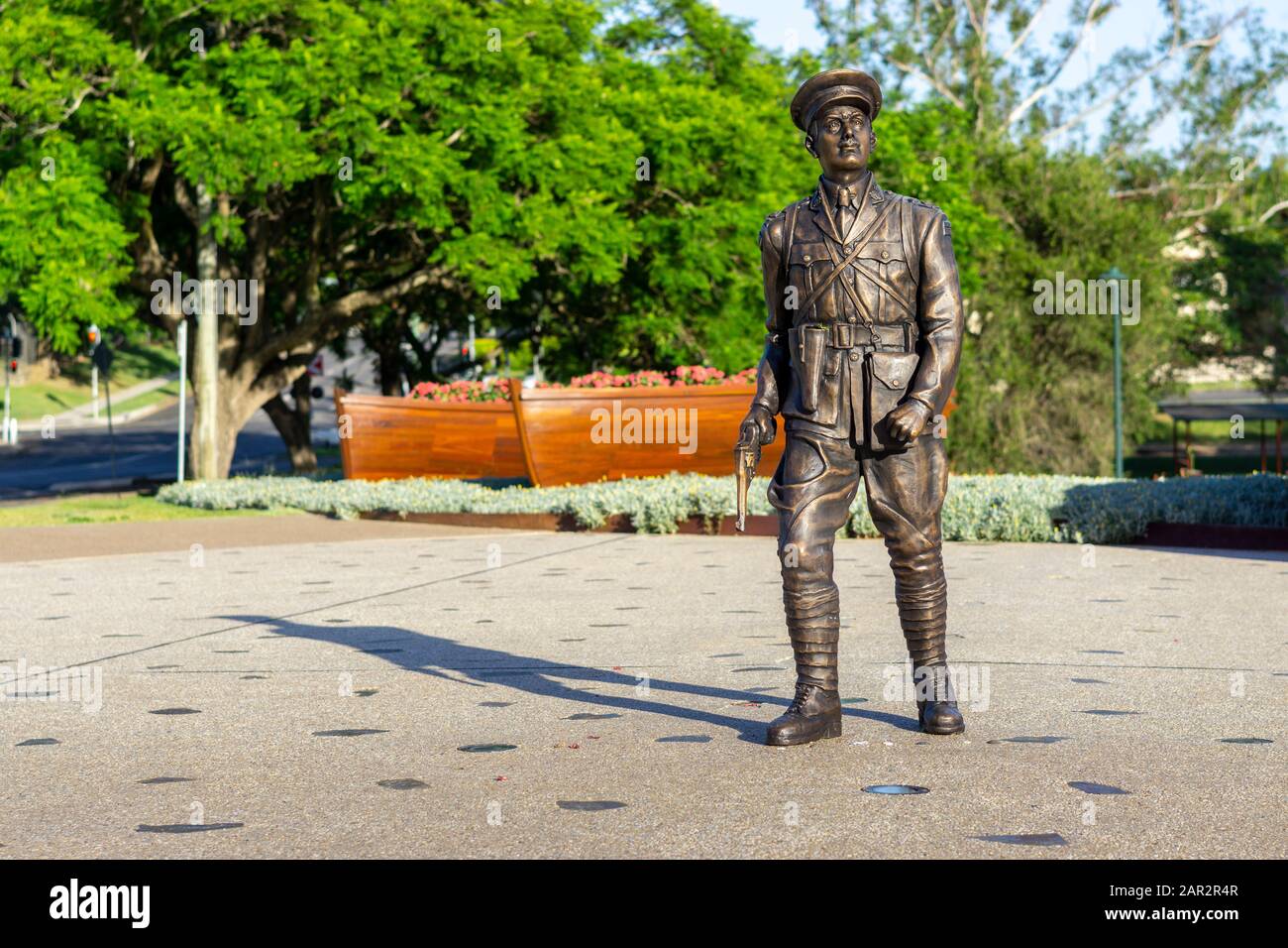 Scultura di Duncan Chapman da Maryborough, il primo soldato alleato a riva a Gallipoli. Queens Park Military Trail. Maryborough Foto Stock