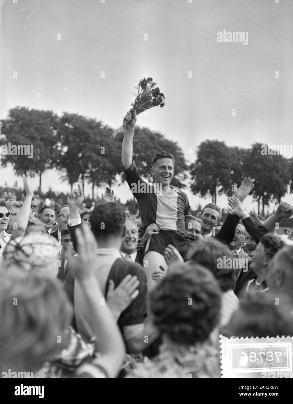 Korfballen Rhoda campione dei Paesi Bassi Data: 8 luglio 1956 Parole Chiave: Korfballs Nome dell'istituzione: Rohda Amsterdam Foto Stock
