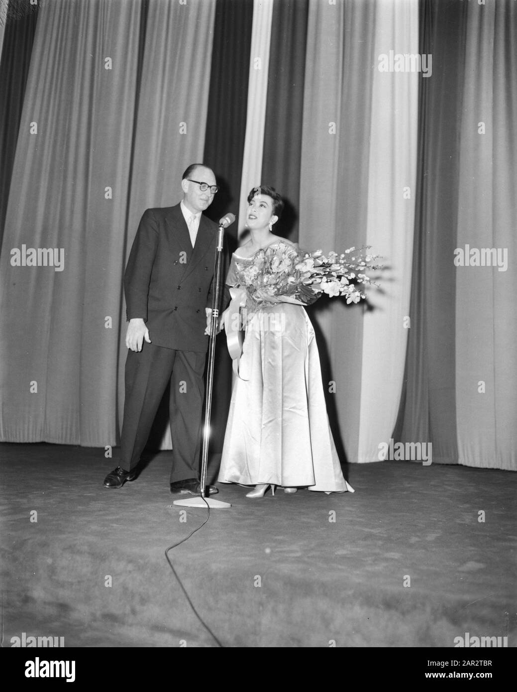 Premiere film Sayorana, fan dance di Miiko Taka Data: 13 marzo 1958 Parole Chiave: Film, premiere's Nome personale: Taka, Miiko Foto Stock