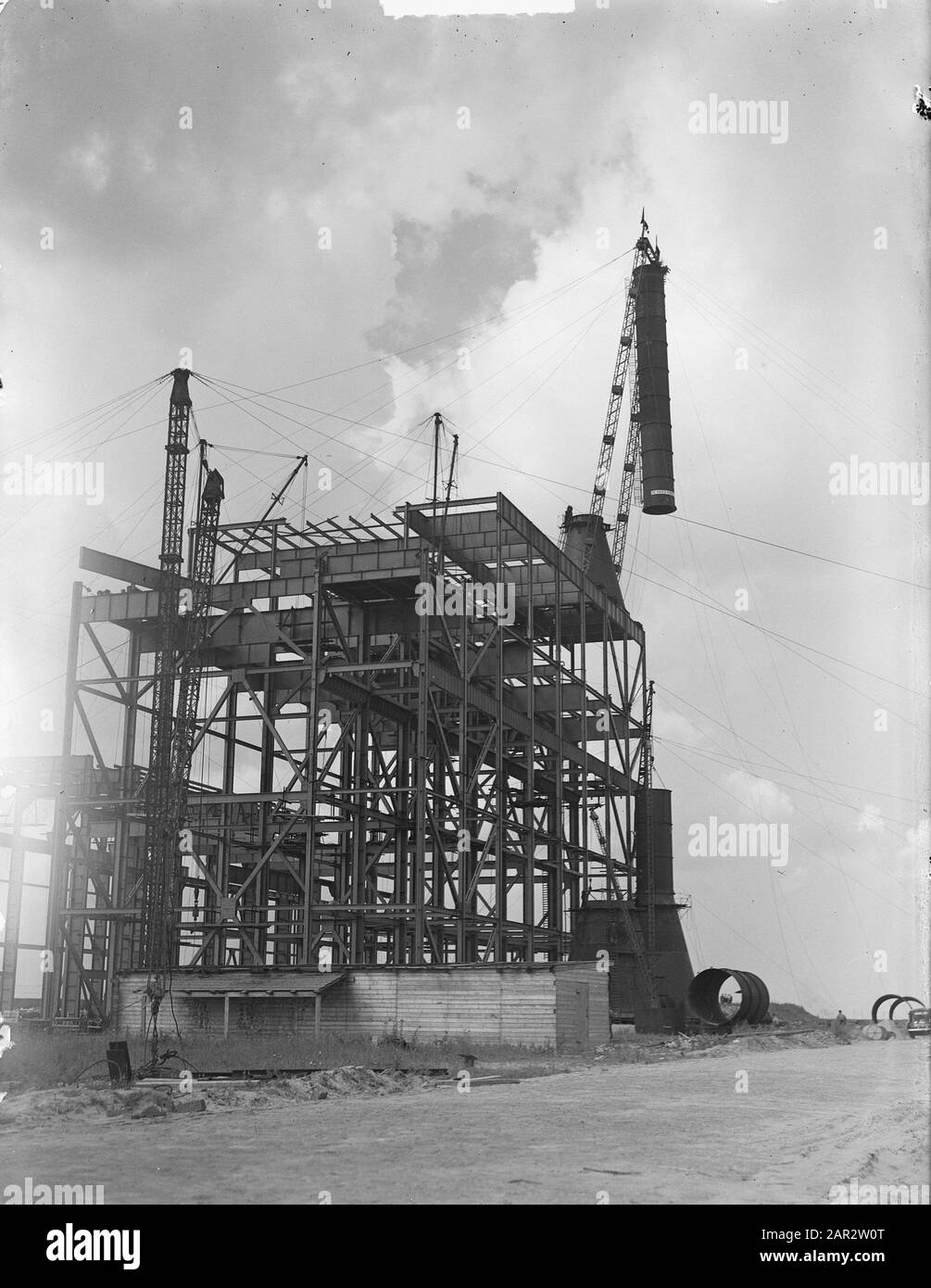 Camino su Power Plate a Hereweg Data: 13 agosto 1950 Parole Chiave: Camini, centrali elettriche Nome personale: Hereweg Foto Stock