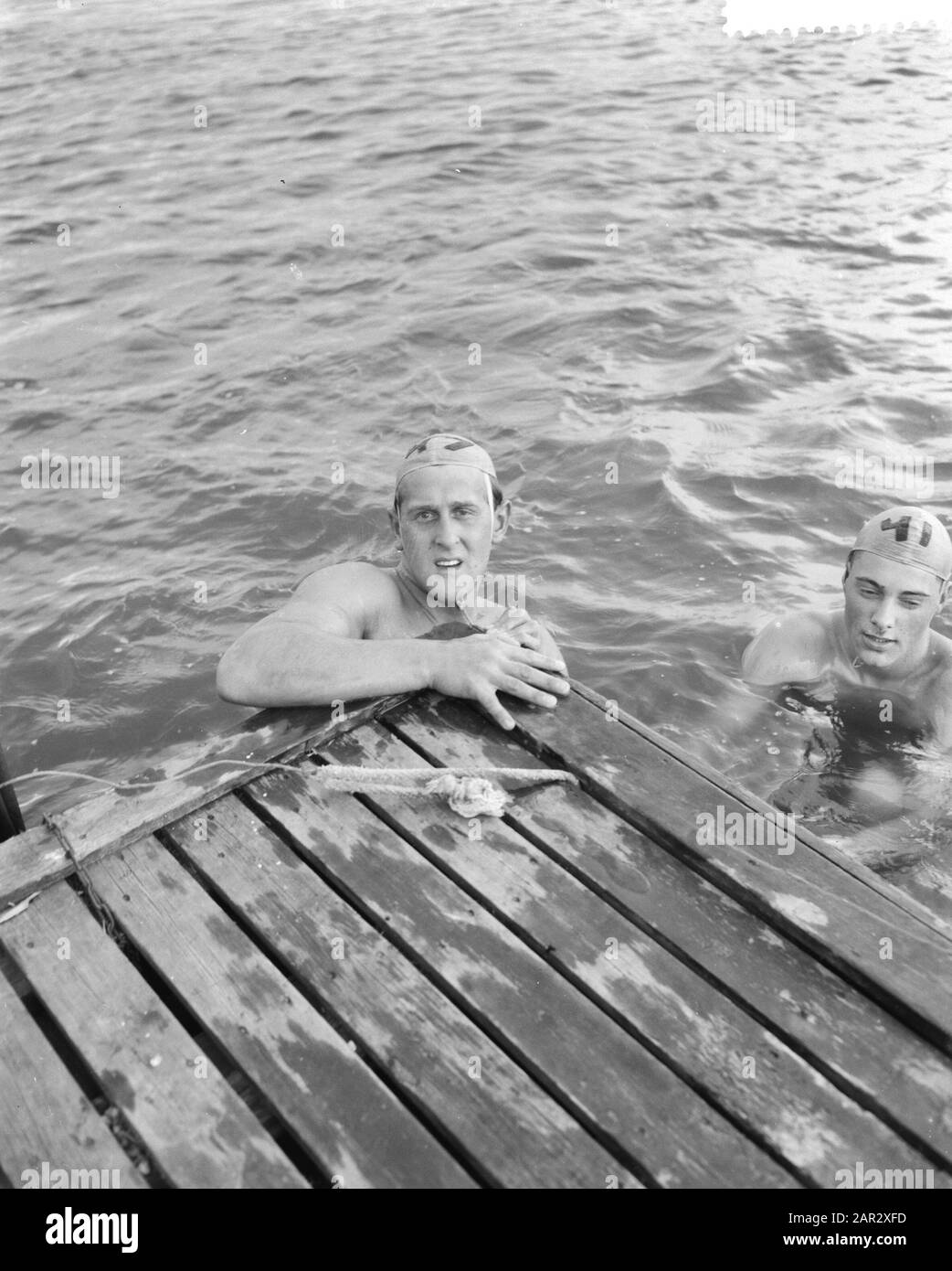 Gara di nuoto di due chilometri al Bosbaan Data: 31 luglio 1960 Località: Amsterdam, Amsterdam Bos, Bosbaan, Noord-Holland Parole Chiave: Gare di nuoto Foto Stock