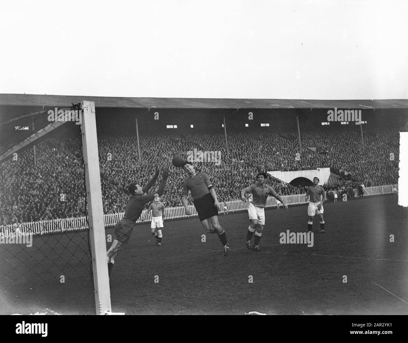 L'Obiettivo Belga Data: Novembre 21, 1948 Parole Chiave: Obiettivi, Sport, Calcio Foto Stock