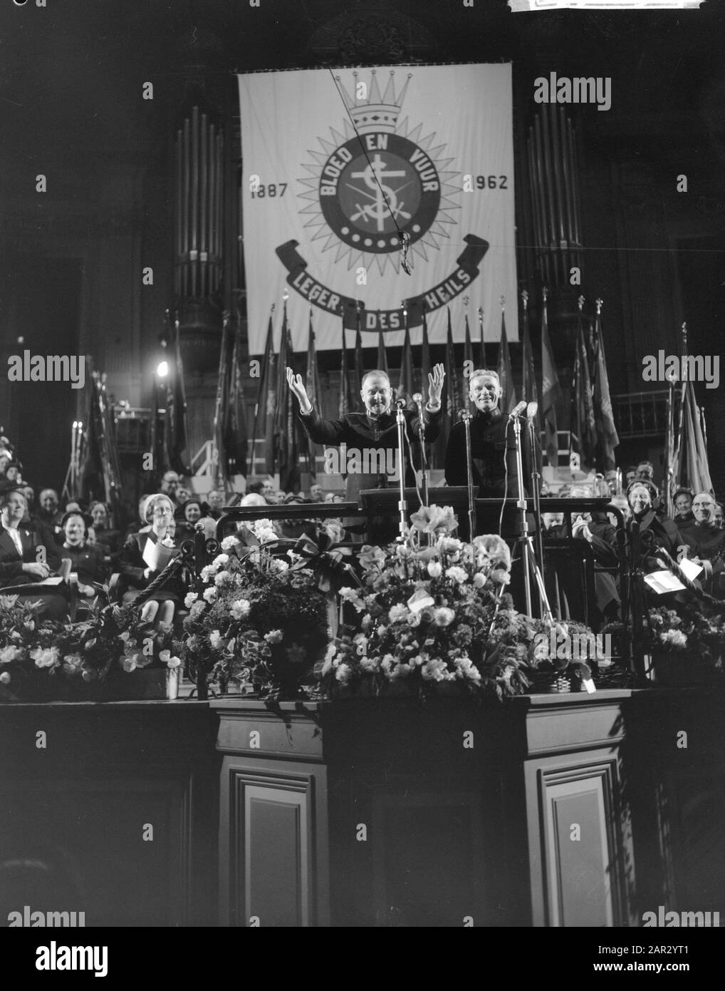 Incontro Nazionale del Giubileo Armata Della Salvezza a Concertgebouw (75th anniversario). General Wilfred Cucine e Major J. Heijnsdijk Data: 12 maggio 1962 Località: Amsterdam, Noord-Holland Parole Chiave: Anniversari, associazioni Nome personale: Heijnsdijk, J., Cucine, Wilfred Nome istituzione: Leger des Salvation Foto Stock