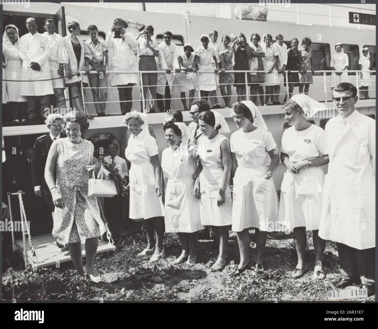 Casa reale, principesse, visite, motonavi, infermieri, Beatrix, principessa, Henri Dunant M.S. Croce Rossa Data: 18 luglio 1967 Parole Chiave: Visite, casa reale, motonavi, principesse, infermieri Nome personale: Beatrix, principessa, Henri Dunant M.S. Croce Rossa Foto Stock