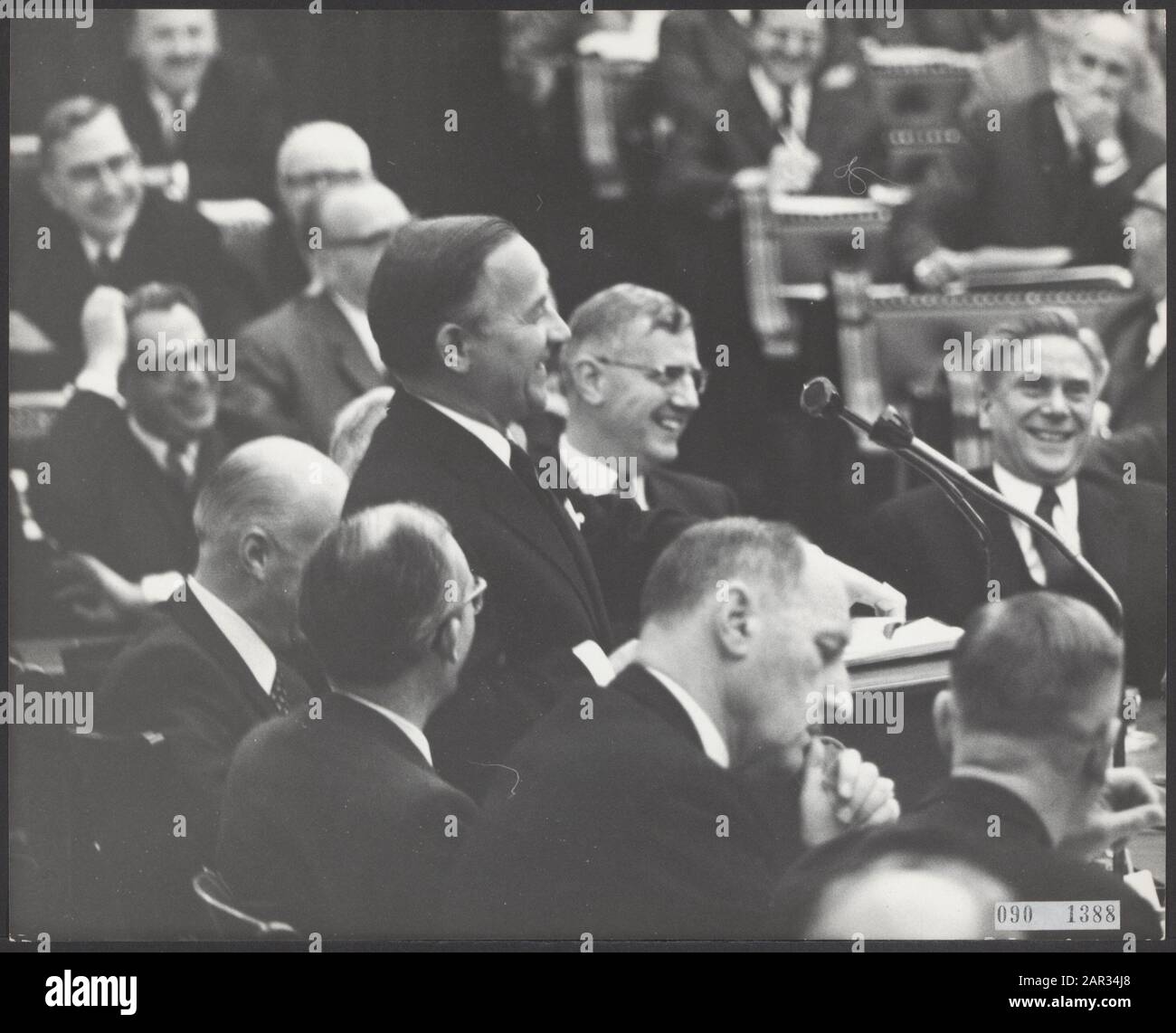 Presentazione sul bilancio del prossimo anno Data: 10 ottobre 1968 luogo: L'Aia, Zuid-Holland Parole Chiave: Ministro-presidenti, ministri, discorsi, seconda camera Nome personale: Jong, Piet de, Luns, J.A.M.H., Luns, Joseph, Udink, Berend-Jan, Veringa, Gerard Foto Stock