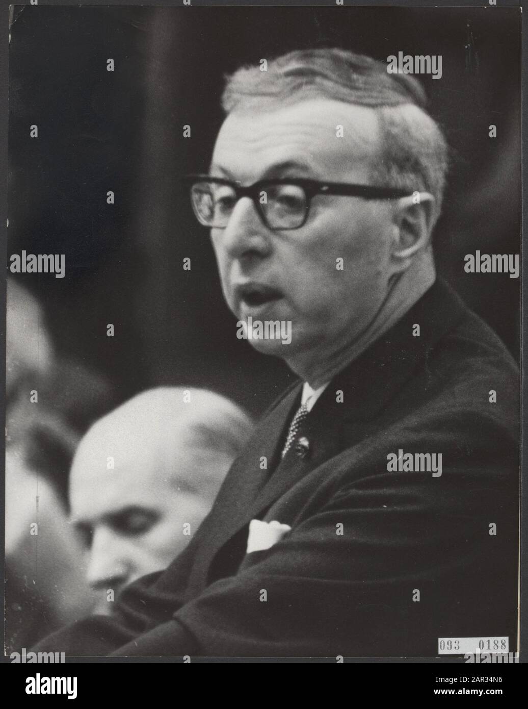 Il primo Ministro J. Zijlstra legge la dichiarazione di governo in Casa Data: 29 Novembre 1966 Località: L'Aia, Zuid-Holland Parole Chiave: Politica, prime, dichiarazioni di governo Nome personale: Zijlstra, Jelle Foto Stock