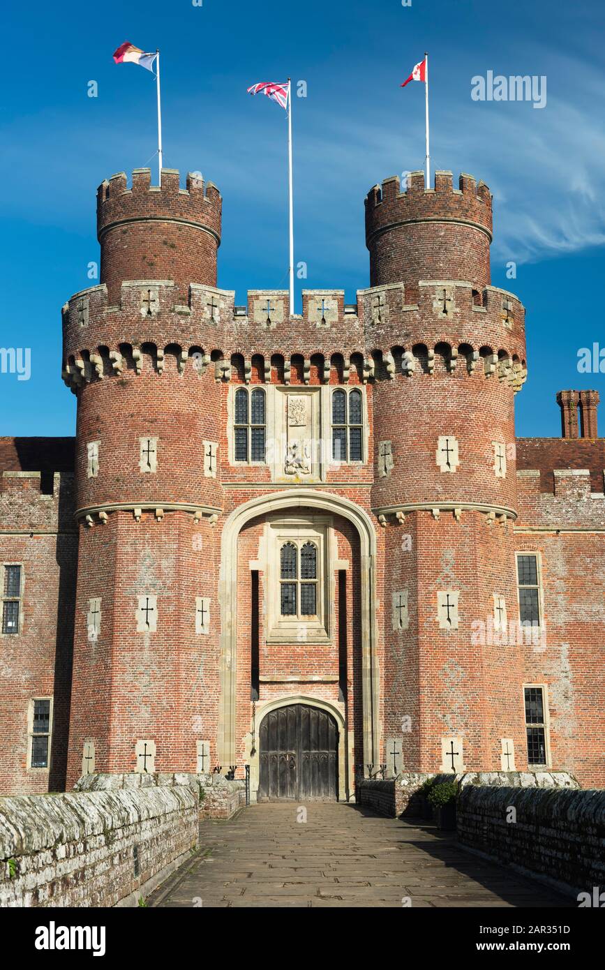L'ingresso della portineria al Castello di Herstmonceux, East Sussex, Inghilterra, Regno Unito Foto Stock