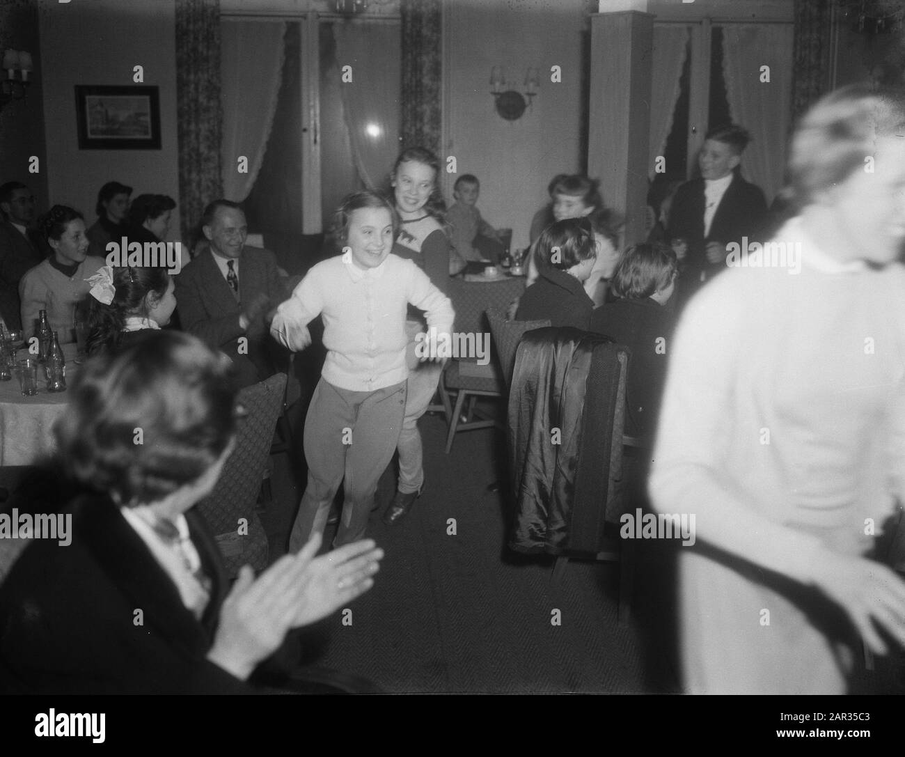 Incontri di dressage giovani a Oud Leusden Data: 3 Aprile 1954 luogo: Leusden Parole Chiave: DRESSOY, Gioventù, COMPIZIONI Foto Stock