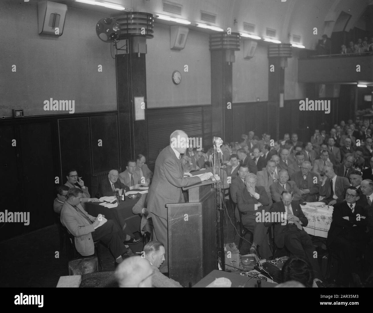 Incontro KNVB Amsterdam, (sul calcio professionistico), relatore alla parola Data: 14 agosto 1954 luogo: Amsterdam, Noord-Holland Parole Chiave: Incontri, relatori, parole InstitutionName: KNVB Foto Stock