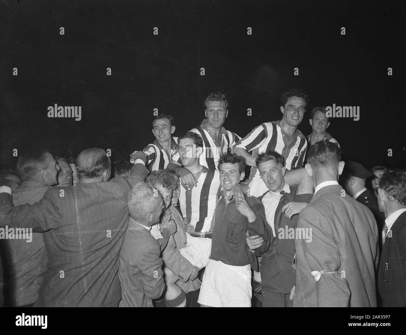 Campionato di calcio Willem II contro Eindhoven, Willem II campione Data: 18 luglio 1955 luogo: Eindhoven Parole Chiave: Champion, sport, football Nome istituto: Willem II Foto Stock