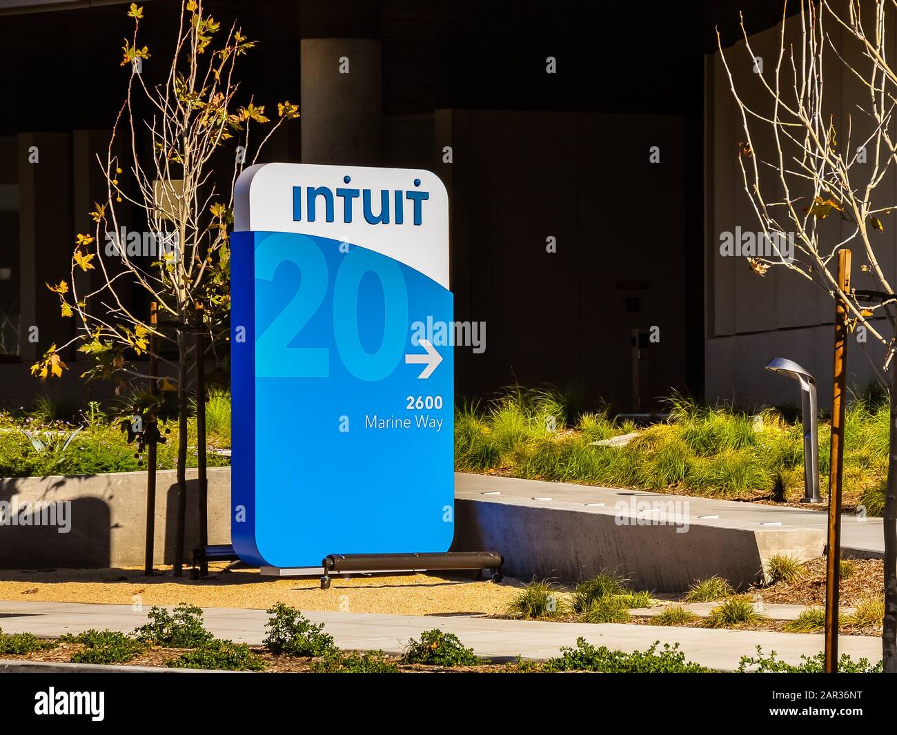 Intuit Inc. - una società di software aziendale e finanziario che sviluppa e vende software di preparazione finanziaria, contabile e fiscale. Foto Stock