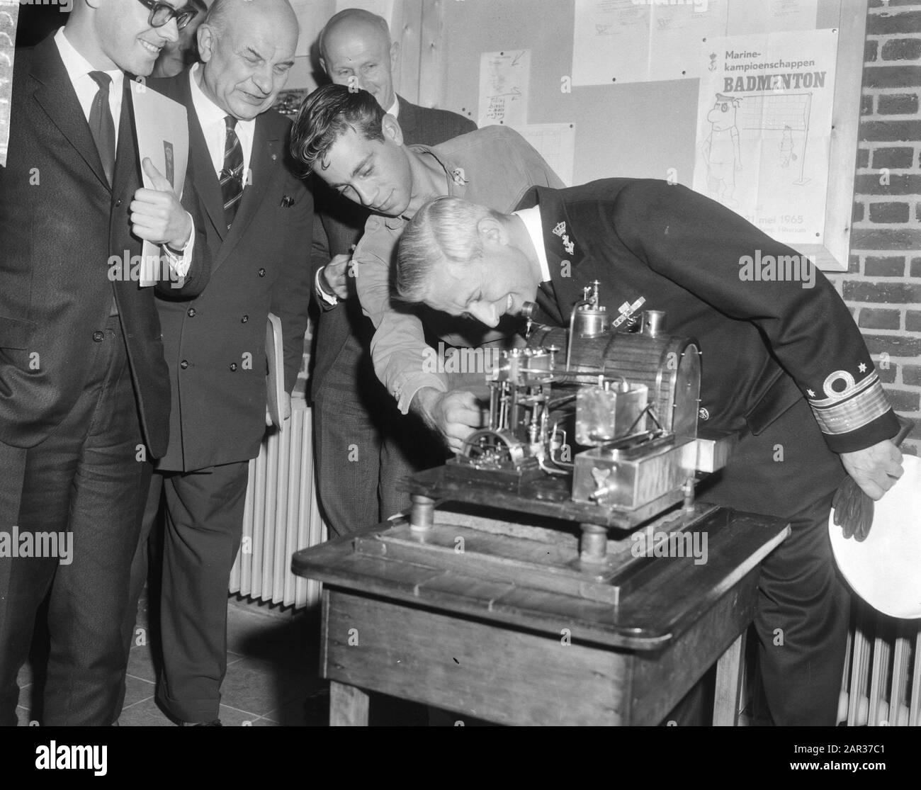 Innovazioni didattiche A KM Amsterdam, Schout aan Nacht Maas visto pezzi Data: 19 Maggio 1965 Località: Amsterdam, Noord-Holland Parole Chiave: Pezzi Foto Stock