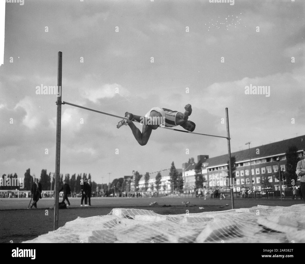 OM de pH Cup Amsterdam, High Jump Date: September 12, 1965 Location: Amsterdam, Noord-Holland Keywords: HIGHJUP, atletica Nome dell'istituto: PH-Cup Foto Stock