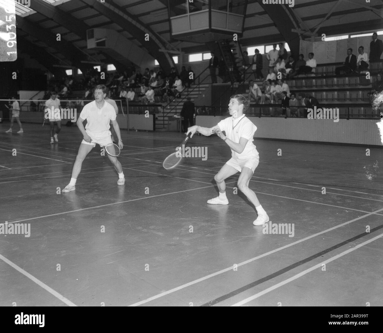 Campionati Olandesi Di Badminton, Boudewijn De Ridder (Destra) E Thijs Visser Data: 16 Aprile 1966 Parole Chiave: Badminton, Campionati Nome Personale: Boudewijn De Ridder Foto Stock