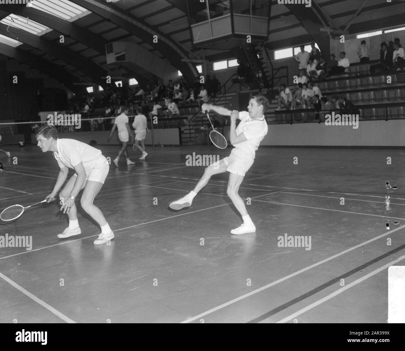Campionati Olandesi Di Badminton, Boudewijn De Ridder (Destra) E Thijs Visser Data: 16 Aprile 1966 Parole Chiave: Badminton, Campionati Nome Personale: Boudewijn De Ridder Foto Stock