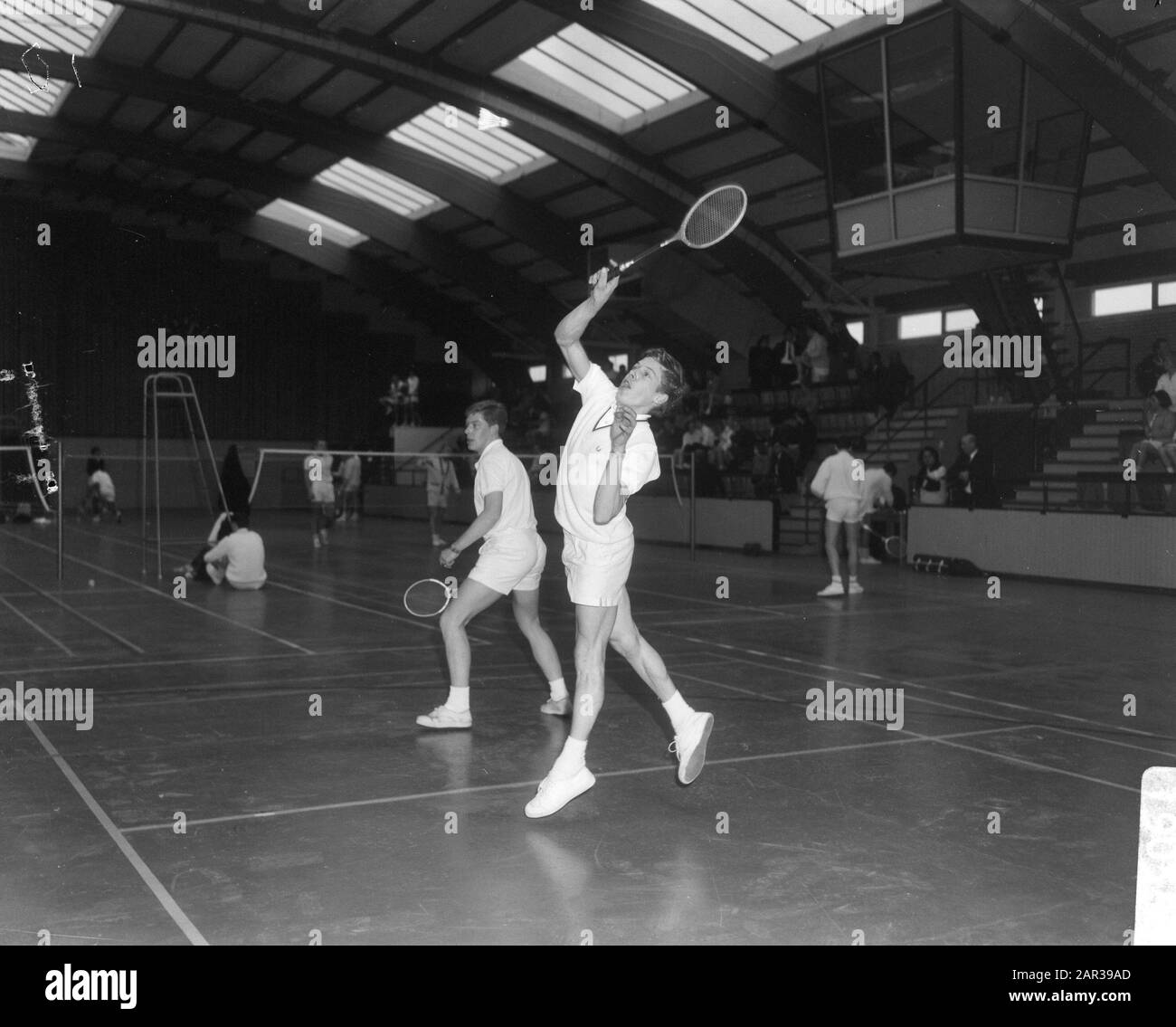 Campionati Olandesi Di Badminton, Boudewijn De Ridder (Destra) E Thijs Visser Data: 16 Aprile 1966 Parole Chiave: Badminton, Campionati Nome Personale: Boudewijn De Ridder Foto Stock