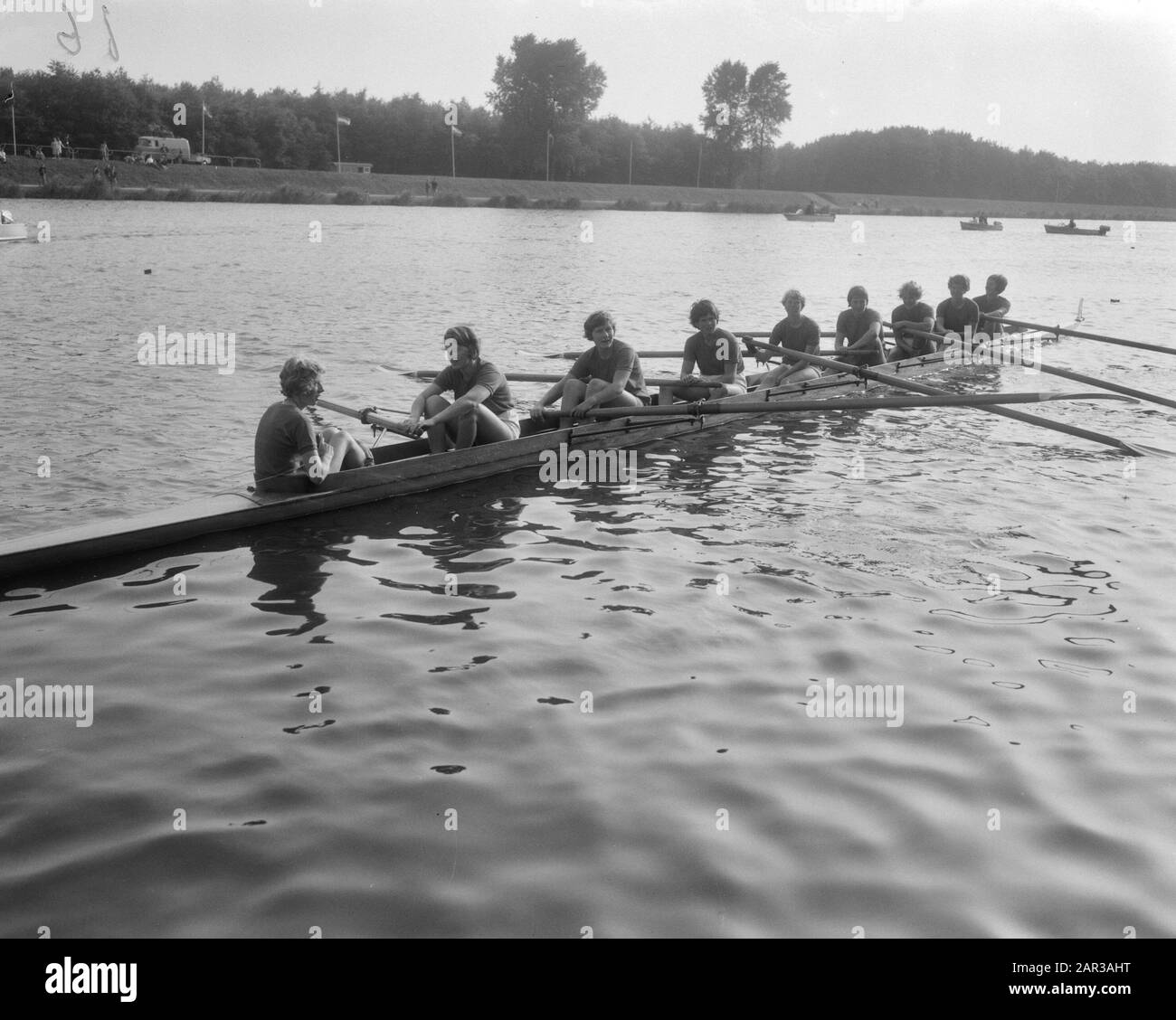 European Women's Rowing Championships 1966 al Bosbaan di Amsterdam Dutch Eight with steering woman durante l'inizio Data: 28 Agosto 1966 Località: Amsterdam, Noord-Holland Parole Chiave: Canottaggio, sport, eventi sportivi Foto Stock