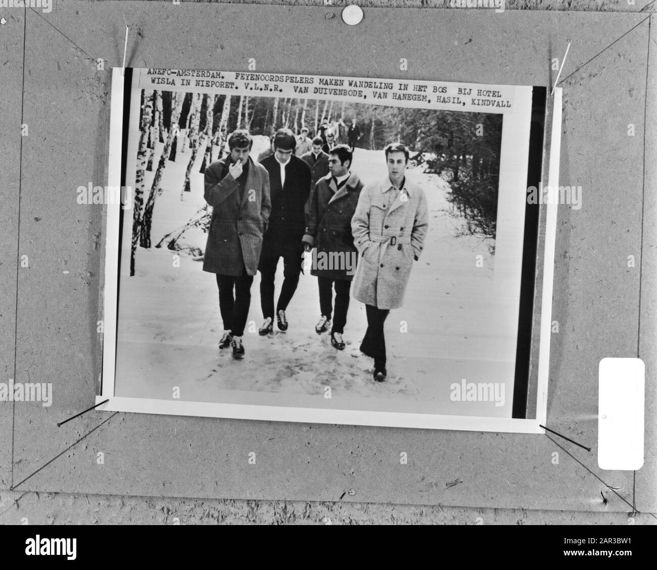 Team di Feyenoord a Varsavia (Polonia). Giocatori escursioni in foreste di neve Data: 31 marzo 1970 luogo: Polonia, Varsavia Parole Chiave: Sport, calciatori Nome istituzione: Feyenoord Foto Stock