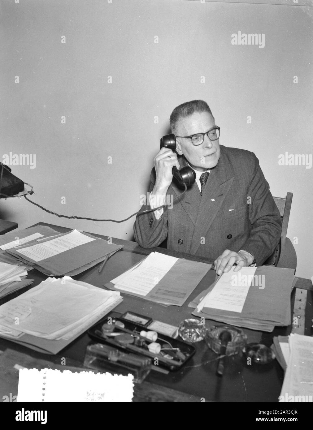 H. V. Warneke/23 gennaio/50 anni al prestito van della banca Data: 17 gennaio 1957 Nome personale: H. V. Warneke Foto Stock