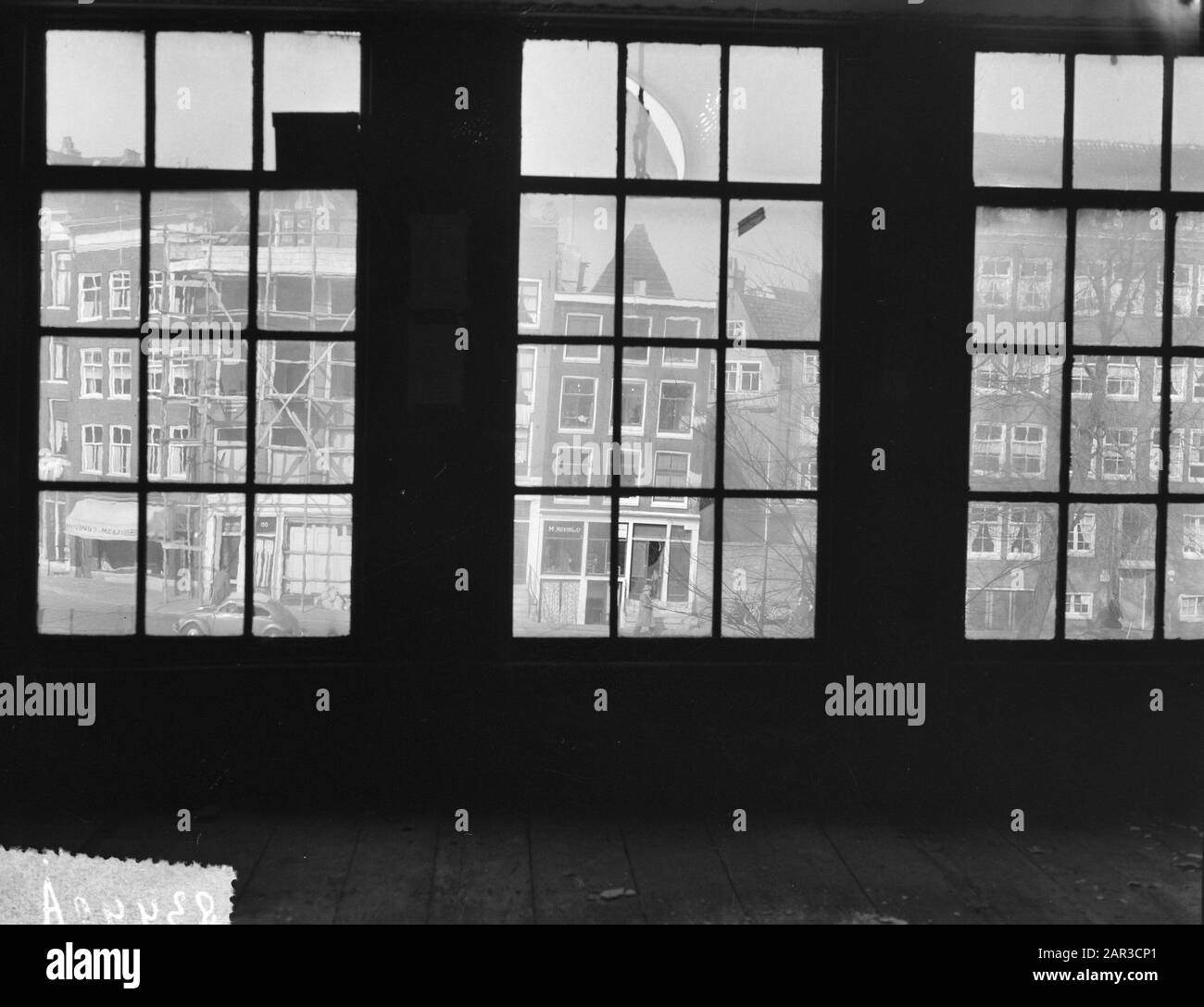 Windows con una vista (Amsterdam?) Data: 20 Febbraio 1957 Parole Chiave: Ramen Foto Stock