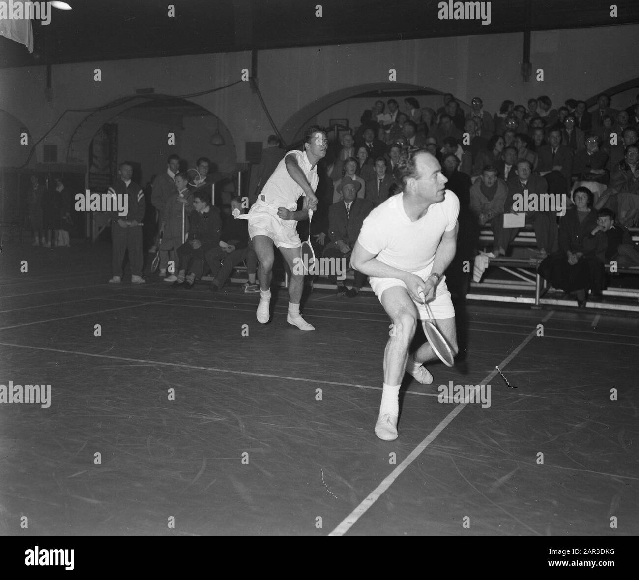 Campionato Internazionale Di Badminton Haarlem. Arne Rasmussen, J. Hammergaard Hansen, Danimarca Data: 5 gennaio 1957 Località: Haarlem Parole Chiave: BADMINTONNEN, CHAMPONIES Nome personale: J. Hammergaard Hansen Foto Stock