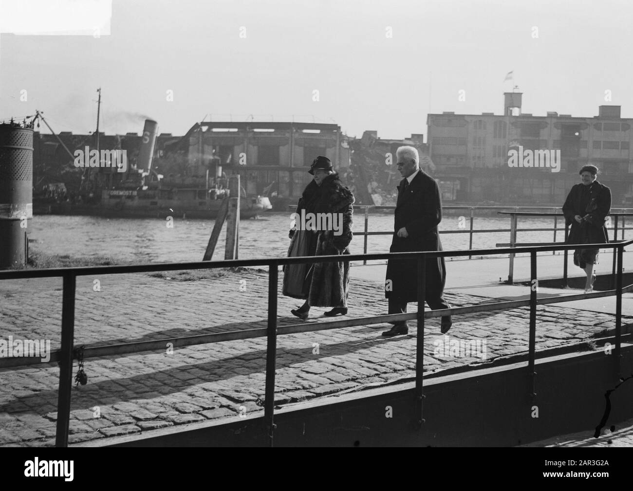 Rotterdam, reportage del revival in the Port Authority; Visit Queen Wilhelmina Data: 1945 luogo: Rotterdam, Zuid-Holland Parole Chiave: Recovery, Seconda guerra mondiale Foto Stock
