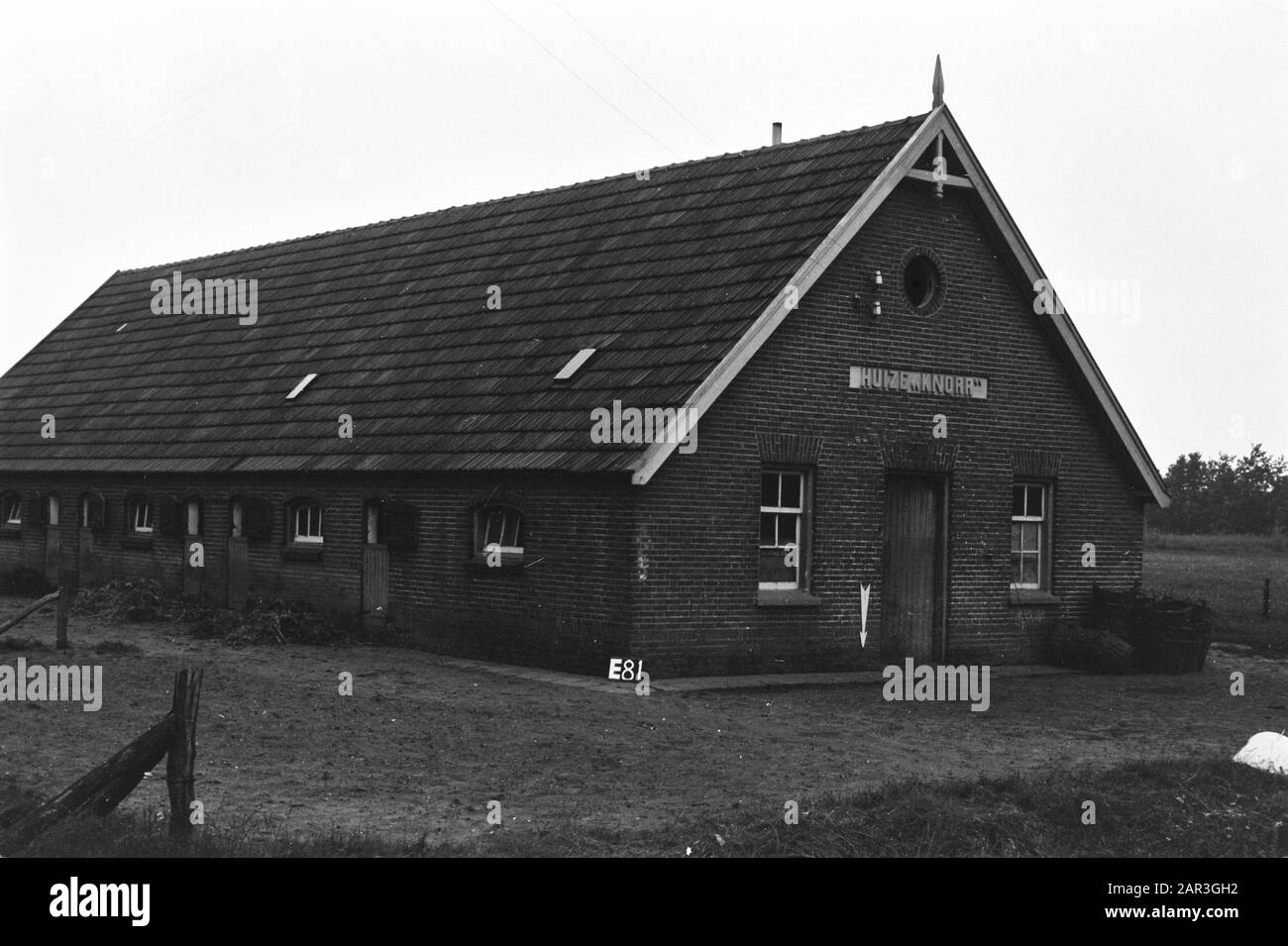 Punti fissi Servizio culturale Schuur Huize Knorr in Eibergen (Land Division Racks) Annotazioni: E-81Arrow punti a Data: Luglio 1953 Località: Eibergen Parole Chiave: Consolidamento del terreno, adeguamento dell'acqua di campo Foto Stock Punti fissi Servizio culturale Schuur Huize Knorr in Eibergen (Land Division Racks) Annotazioni: E-81Arrow punti a Data: Luglio 1953 Località: Eibergen Parole Chiave: Consolidamento del terreno, adeguamento dell'acqua di campo Foto Stock