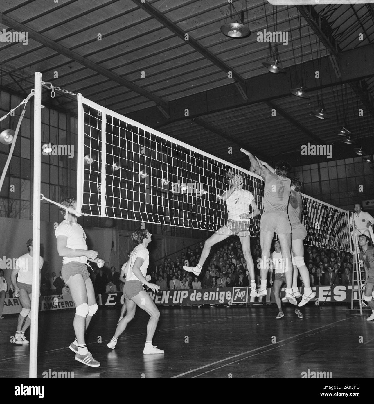 Europa Cup Volleyball; Delta Lloyd/Amvj Contro Steana Bucarest 0-3 Data: 6 Dicembre 1970 Parole Chiave: Volley Nome Persona: Delta Lloyd Institution Nome: Steaua Bucarest Foto Stock