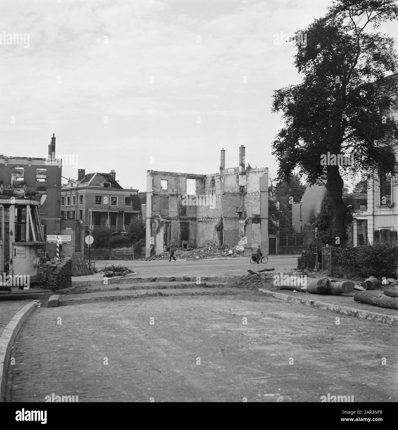 Distruzione: Arnhem [Panoramica Devastazioni Stationsplein. Left a tram] Data: Giugno 1945 luogo: Arnhem Parole Chiave: Edifici, seconda guerra mondiale, distruzione Foto Stock