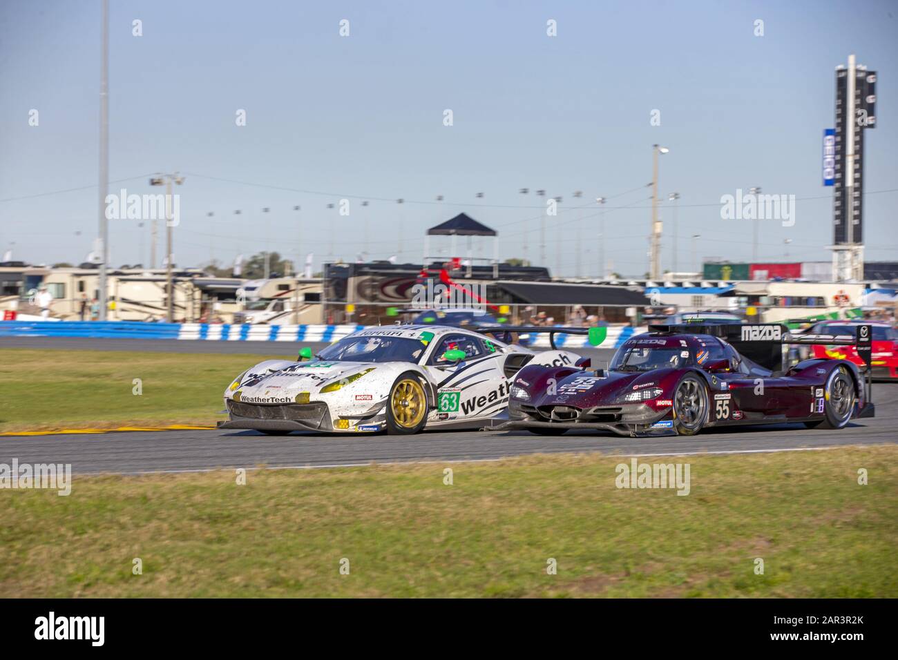 Daytona Beach, Florida, Stati Uniti. 25th Gen 2020. La Scuderia corsa Ferrari 488 GT3 corse in auto per la Rolex 24 A Daytona al Daytona International Speedway di Daytona Beach, Florida. (Immagine Di Credito: © Logan Arce/Asp) Foto Stock